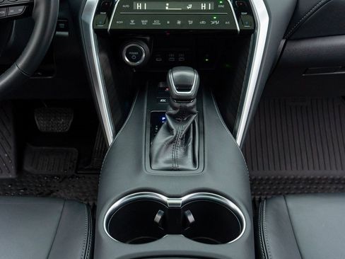 Used 2024 Toyota Venza Nightshade image 25