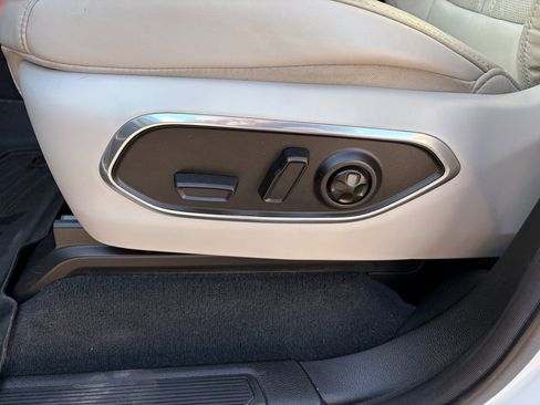 Used 2022 Jeep Wagoneer Series III w/ Convenience Group I image 15