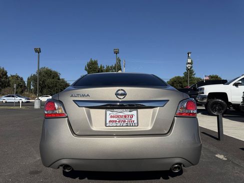 Used 2015 Nissan Altima 2.5 SL w/ Technology Package FWD image 4