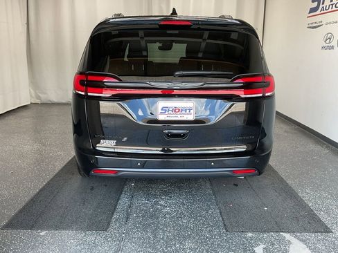 New 2025 Chrysler Pacifica Limited FWD image 6
