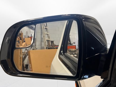 Used 2024 Jeep Wagoneer Series II w/ Flexible Seating Group image 15