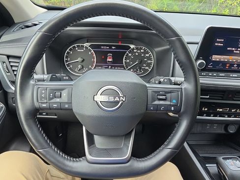 Certified 2025 Nissan Rogue SV FWD image 22