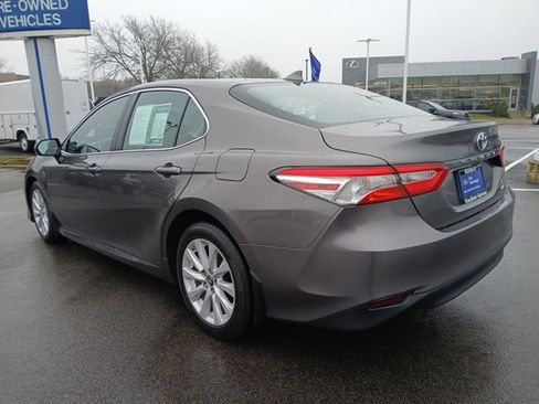 Used 2019 Toyota Camry LE FWD image 5
