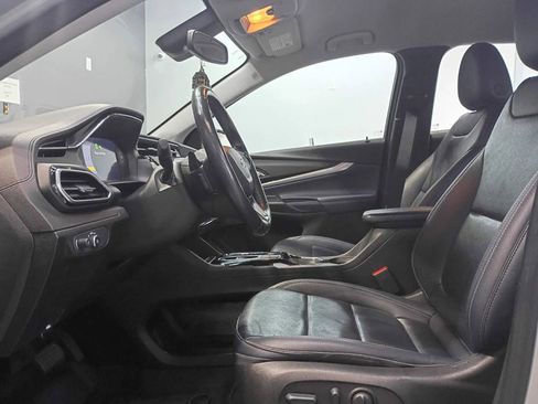 Used 2022 Chevrolet Bolt EUV LT w/ Convenience Package image 12