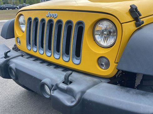 Used 2015 Jeep Wrangler Unlimited Sport w/ Quick Order Package 23S AWD/4WD image 11