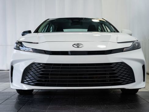 Used 2025 Toyota Camry LE image 2