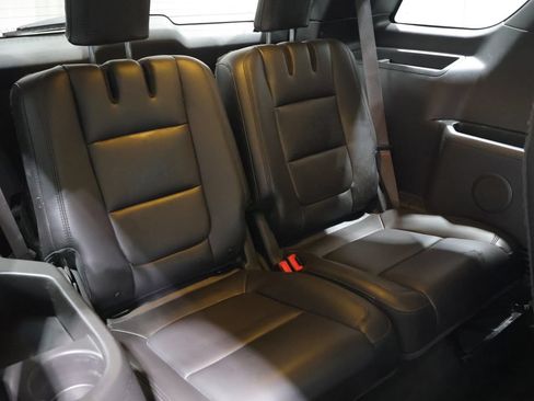 Used 2015 Ford Explorer XLT w/ Equipment Group 202A FWD image 20