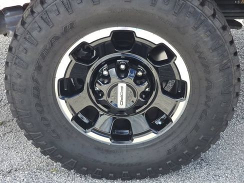 Used 2025 Ford F250 Lariat w/ Lariat Ultimate Package AWD/4WD image 13