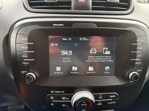 Used 2018 Kia Soul + FWD image 17