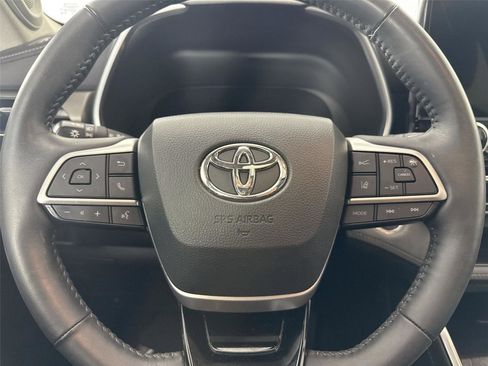 Used 2023 Toyota Highlander Limited AWD/4WD image 17