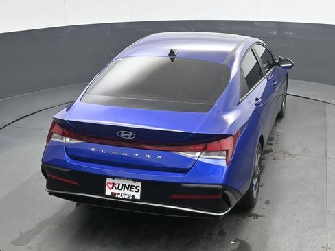 Used 2025 Hyundai Elantra SEL FWD image 28