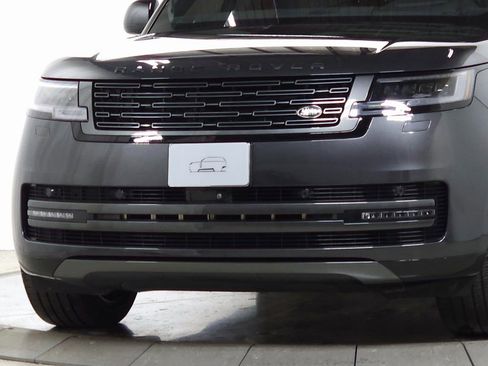 Used 2025 Land Rover Range Rover SE image 13