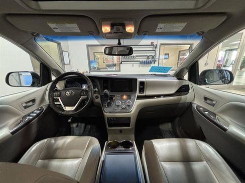 Used 2017 Toyota Sienna XLE w/ XLE Navigation Package image 23