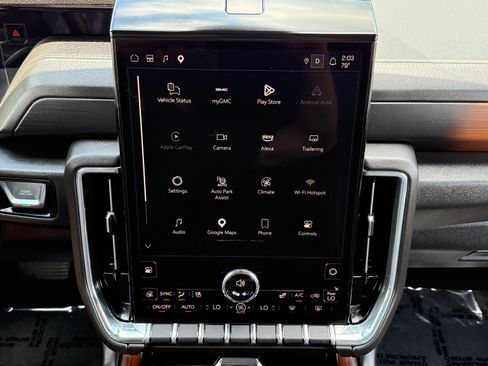 Used 2025 GMC Yukon XL Denali AWD/4WD image 18