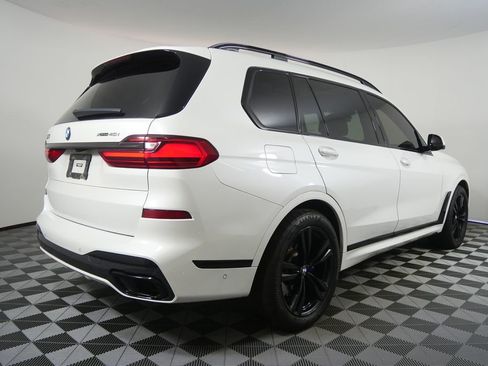 Used 2022 BMW X7 xDrive40i w/ M Sport Package image 3