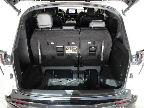 Used 2023 Toyota Sienna XSE FWD image 35
