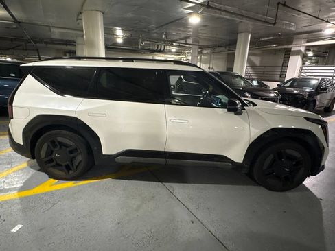 Certified 2024 Kia EV9 GT-Line AWD/4WD image 2