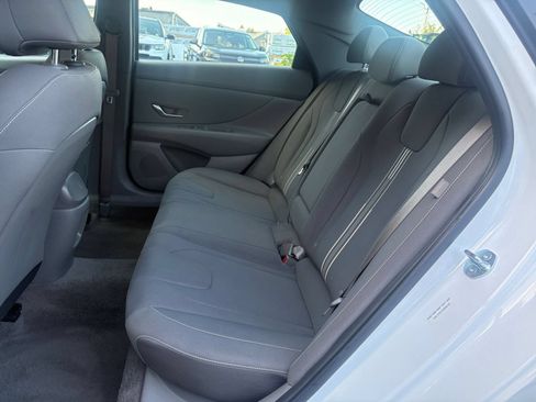 Used 2025 Hyundai Elantra SEL FWD image 19