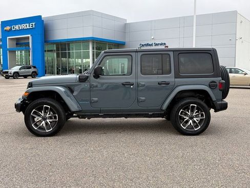 Used 2024 Jeep Wrangler Unlimited image 10