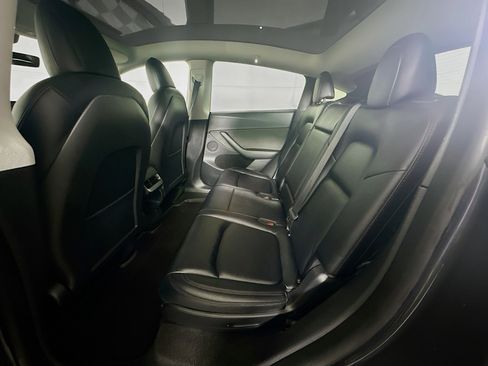 Used 2022 Tesla Model Y Long Range AWD/4WD image 29