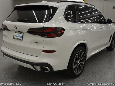 Used 2025 BMW X5 xDrive40i w/ M Sport Package AWD/4WD image 8