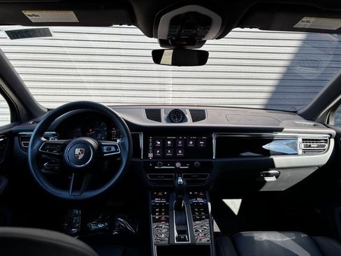Certified 2025 Porsche Macan image 13