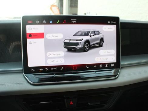 Used 2025 Volkswagen Tiguan SE image 16