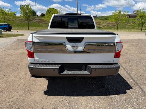 Used 2019 Nissan Titan Platinum Reserve AWD/4WD image 5