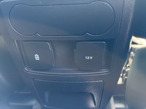 Used 2024 Ford Explorer XLT w/ Equipment Group 202A AWD/4WD image 34