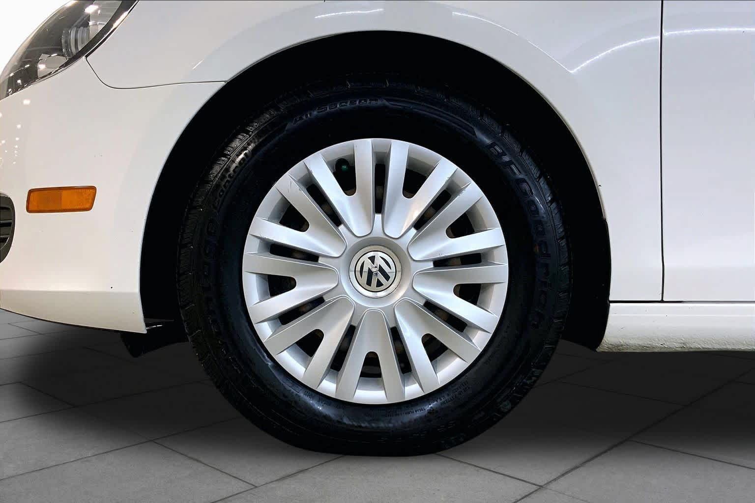 Used 2013 Volkswagen Golf 4-Door FWD image 10