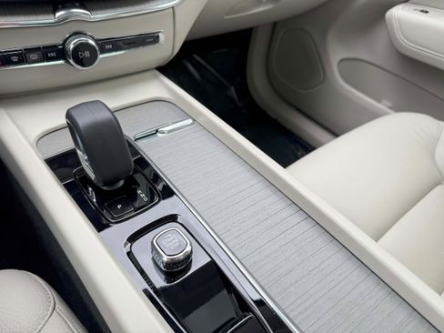 Certified 2023 Volvo XC60 B5 Plus w/ Climate Package image 22