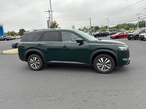 Used 2025 Nissan Pathfinder SL AWD/4WD image 5