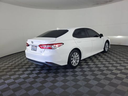 Used 2020 Toyota Camry LE FWD image 4