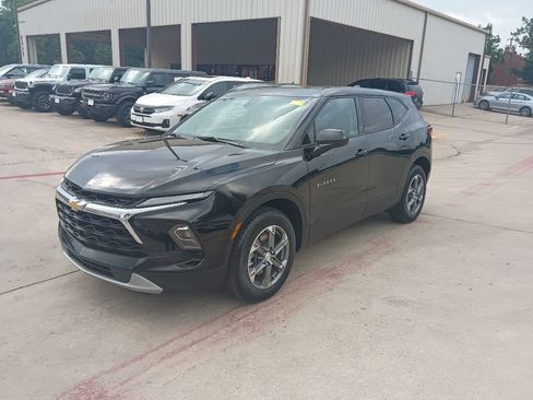 Used 2025 Chevrolet Blazer LT FWD image 1