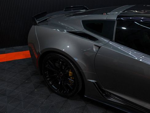 Used 2015 Chevrolet Corvette Z06 w/ Z07 Performance Package RWD image 7