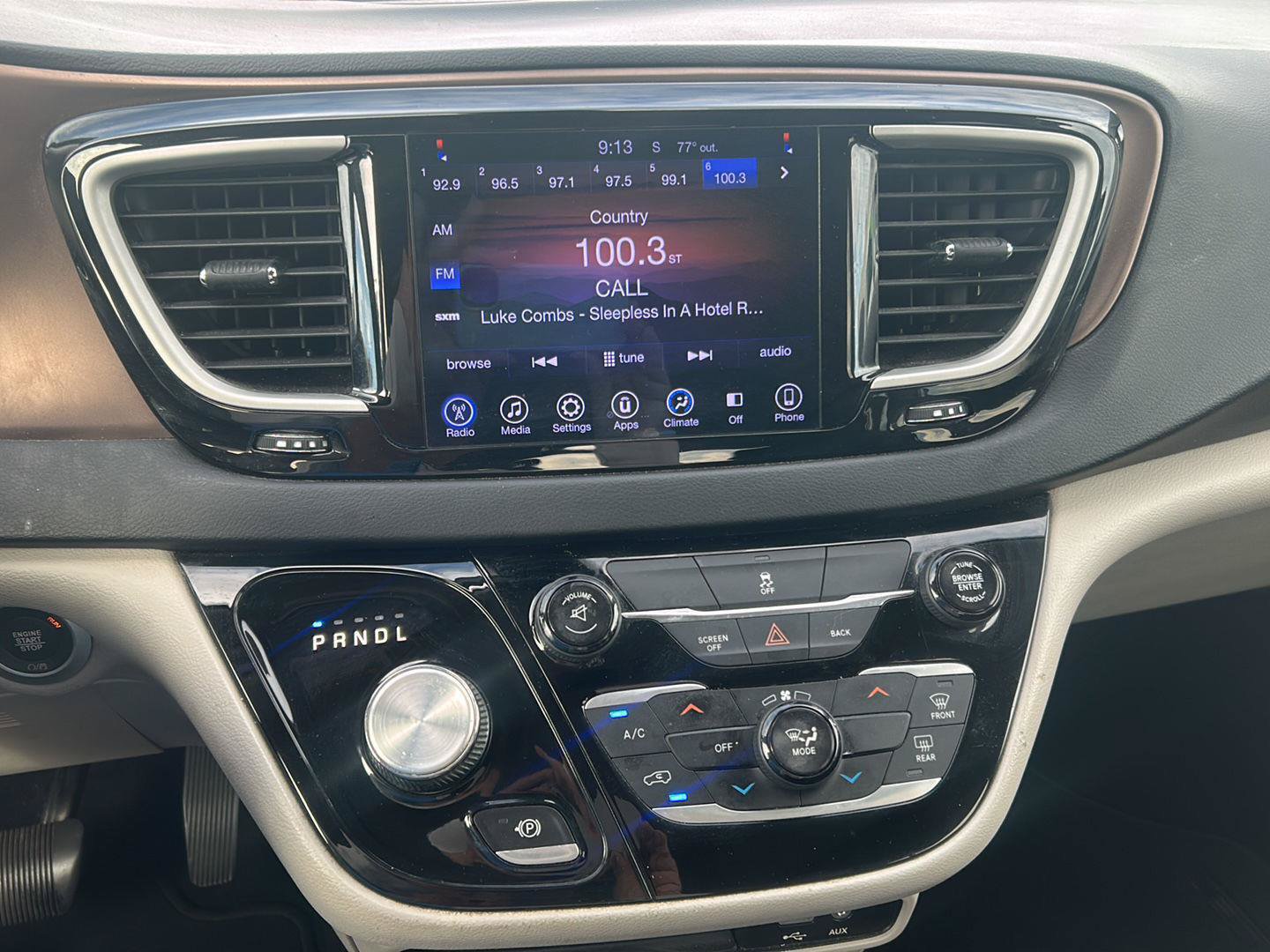 Used 2017 Chrysler Pacifica Touring FWD image 8