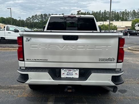 Used 2024 Chevrolet Silverado 2500 High Country w/ High Country Premium Package AWD/4WD image 6
