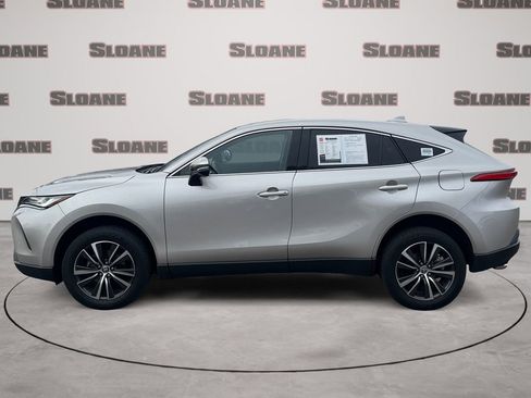 Used 2024 Toyota Venza LE image 2