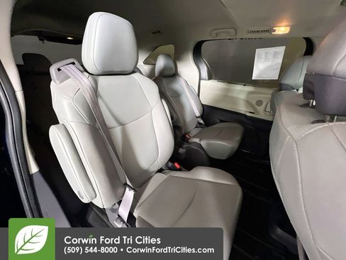 Used 2021 Toyota Sienna XLE image 17