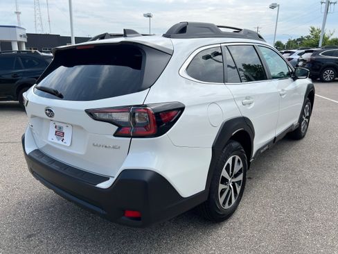 Certified 2025 Subaru Outback Premium AWD/4WD image 7