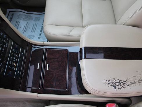 Used 2009 Cadillac Escalade AWD image 25