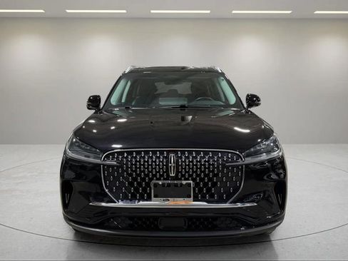 Certified 2025 Lincoln Aviator AWD image 18