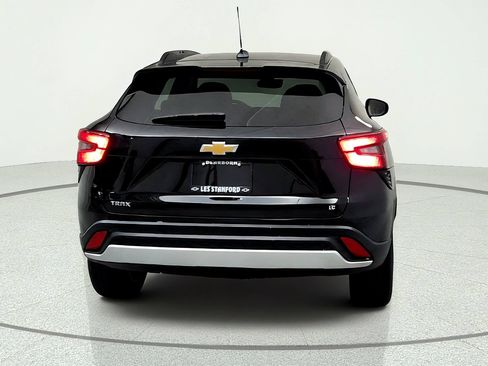 Used 2024 Chevrolet Trax LT w/ Sunroof Package FWD image 4