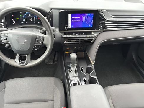 Used 2025 Toyota Camry LE FWD image 17