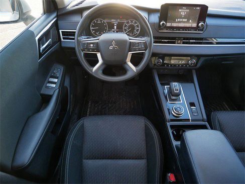 Used 2022 Mitsubishi Outlander ES image 10