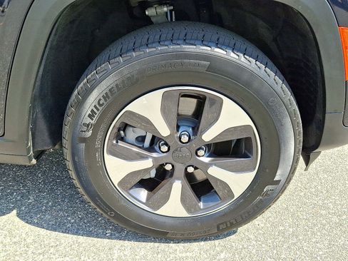 Used 2024 Jeep Grand Cherokee Limited 4xe image 9