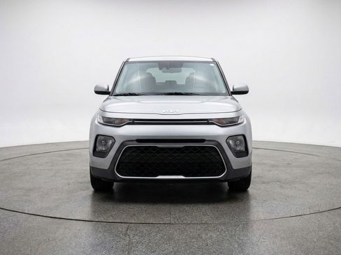 Used 2025 Kia Soul LX w/ LX Technology Package FWD image 2