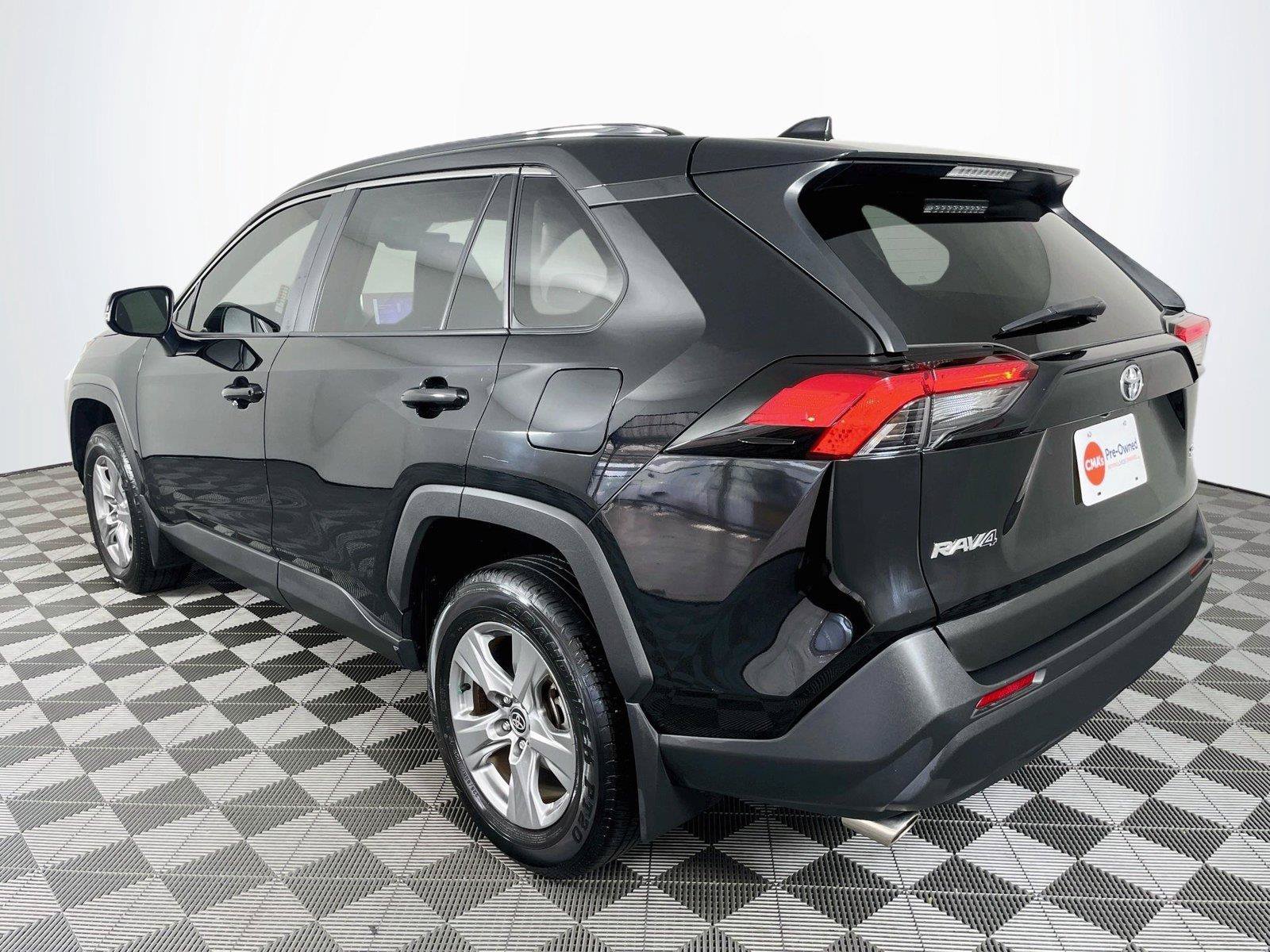 Used 2024 Toyota RAV4 XLE w/ Convenience Package FWD image 6