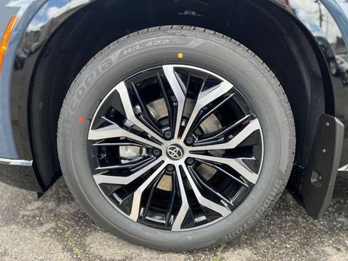 New 2026 Toyota Crown Signia image 6