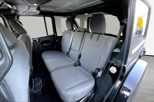 Used 2024 Jeep Wrangler Unlimited w/ Convenience Group AWD/4WD image 16